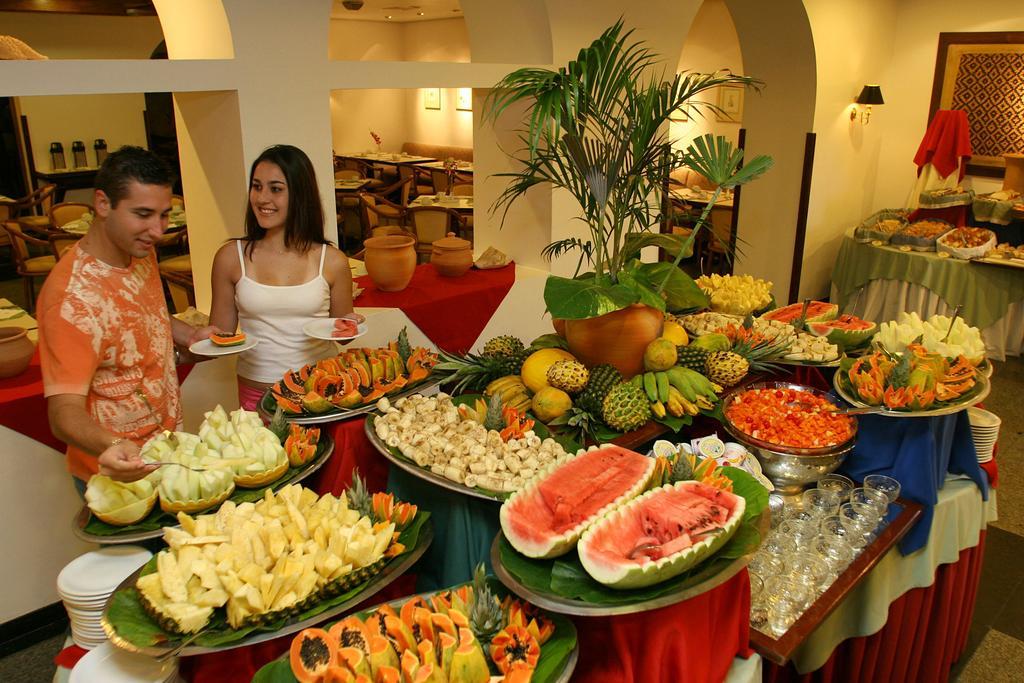 Hotel Tropical マナウス エクステリア 写真 A fruit buffet
