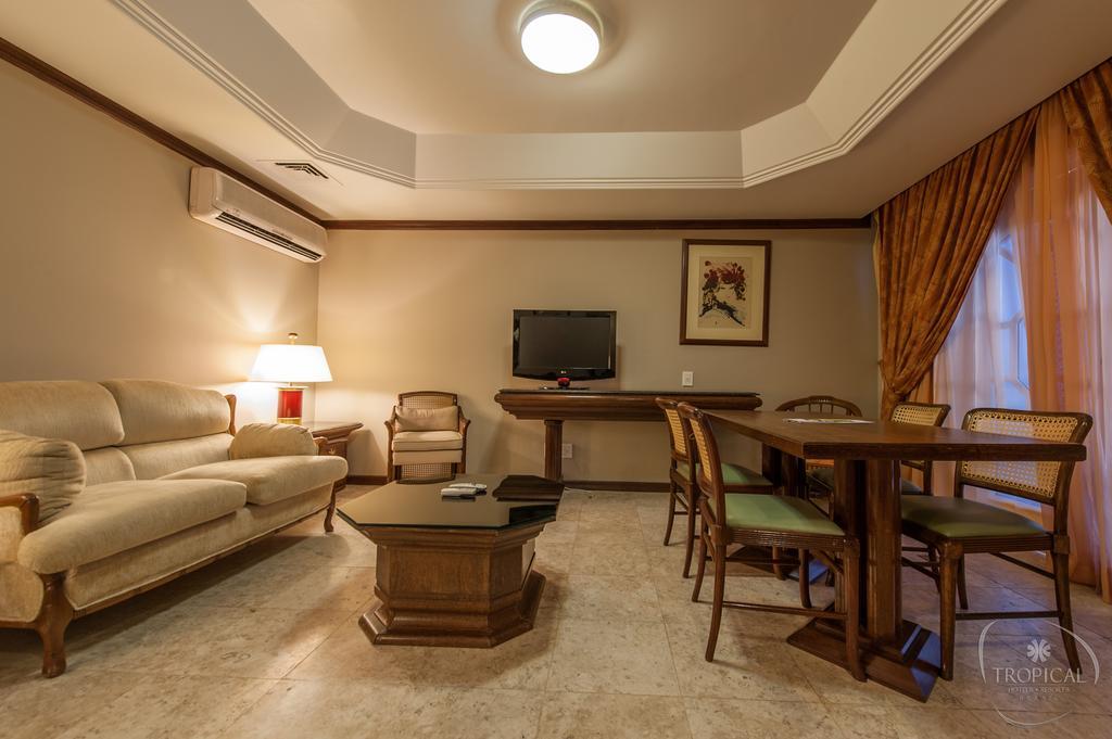 Hotel Tropical マナウス エクステリア 写真 A living room in a suite