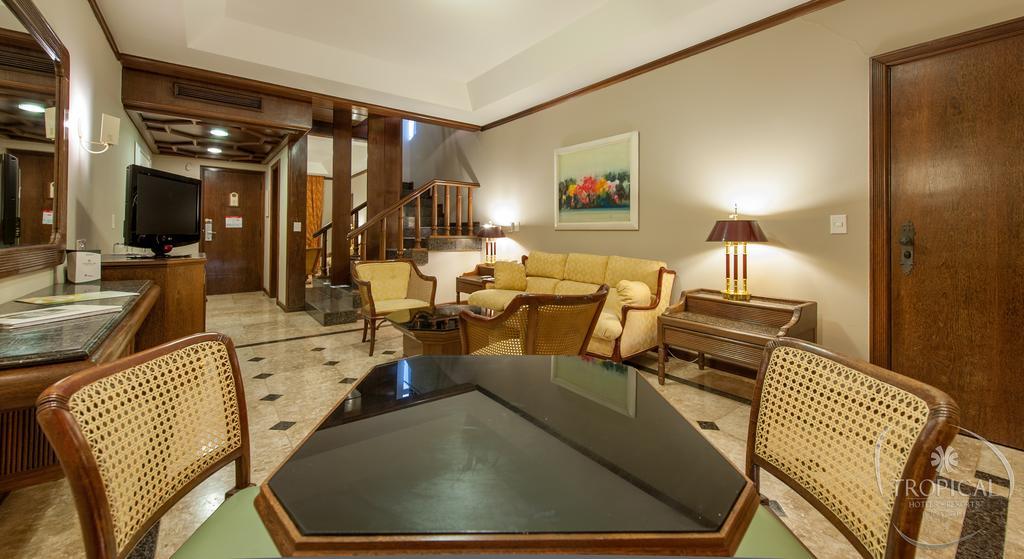 Hotel Tropical マナウス エクステリア 写真 A living room at the Taj Bengal