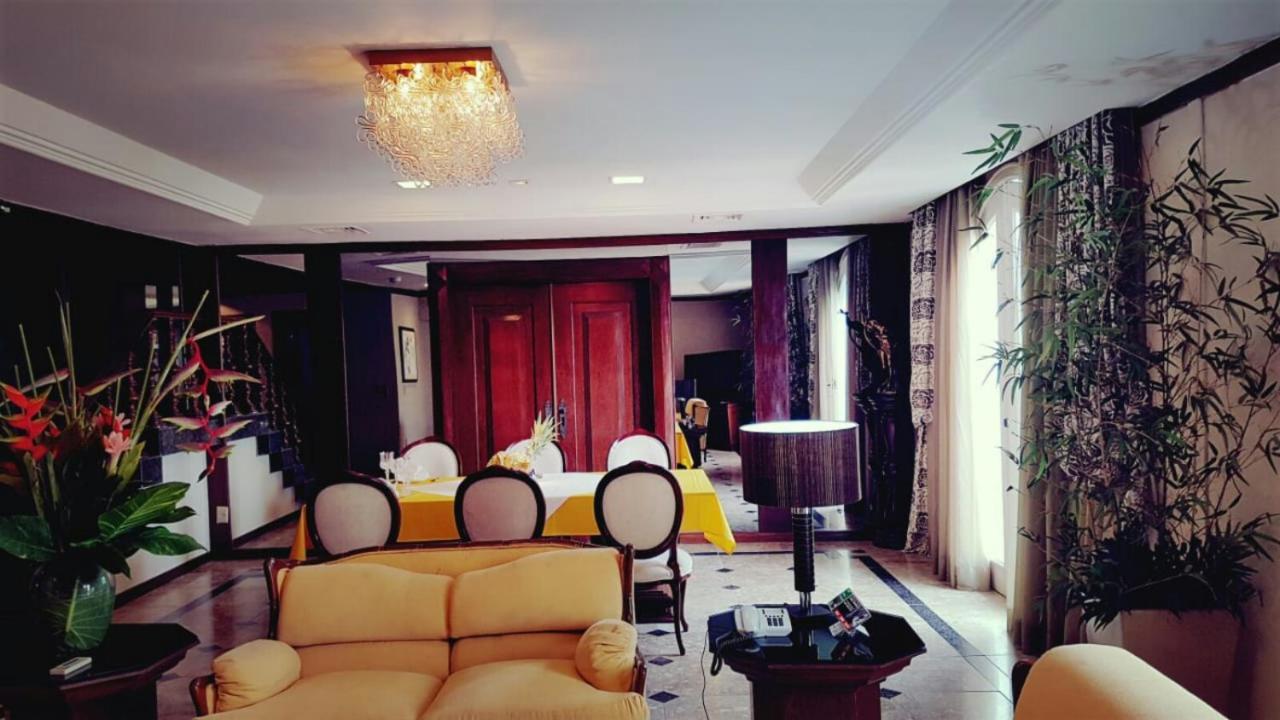 Hotel Tropical マナウス エクステリア 写真 A living room in a luxury apartment