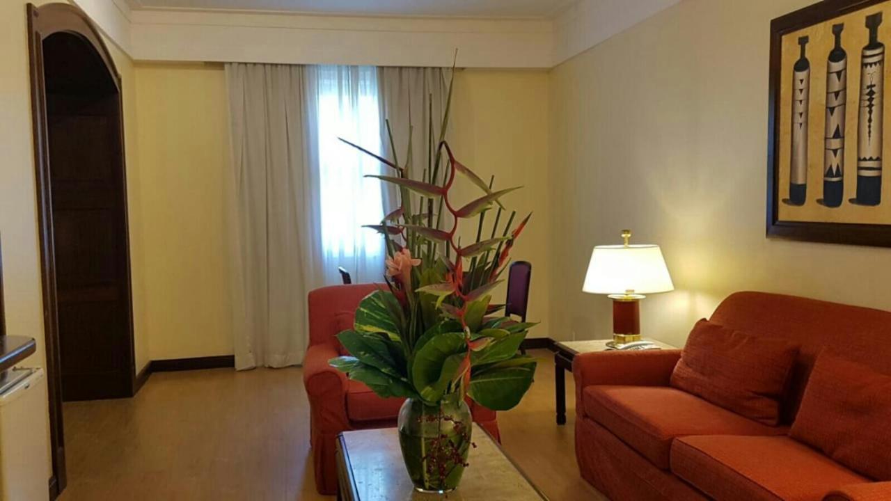 Hotel Tropical マナウス エクステリア 写真 A living room at the hotel
