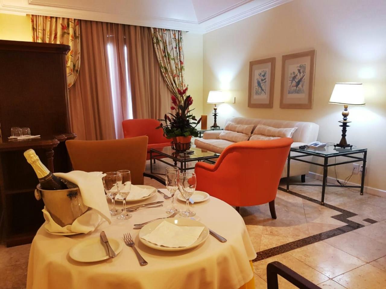 Hotel Tropical マナウス エクステリア 写真 A suite at the Four Seasons Hotel, Madrid