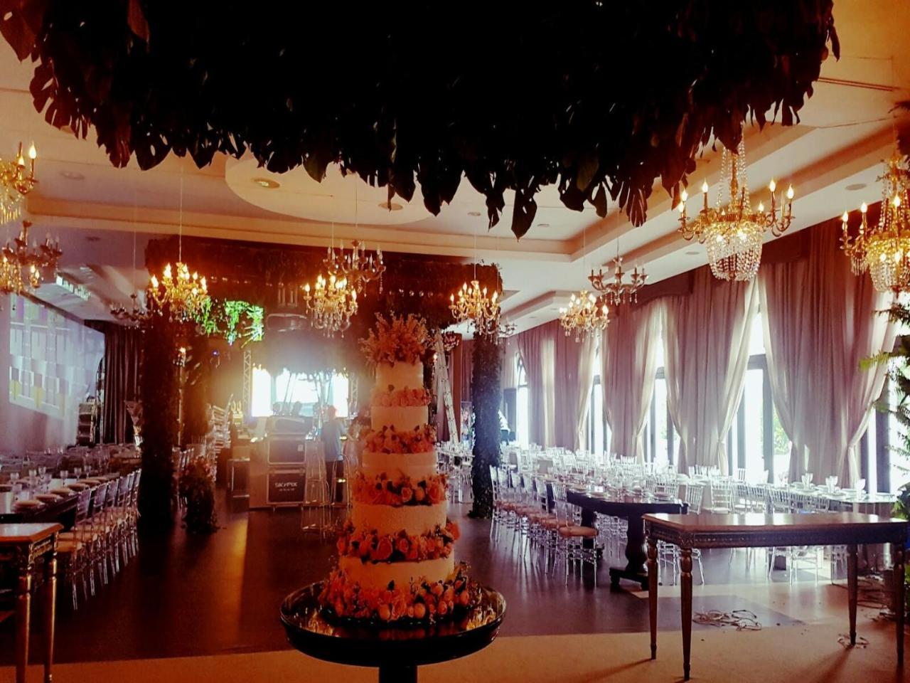 Hotel Tropical マナウス エクステリア 写真 A wedding reception at the Mandarin Oriental, Bangkok