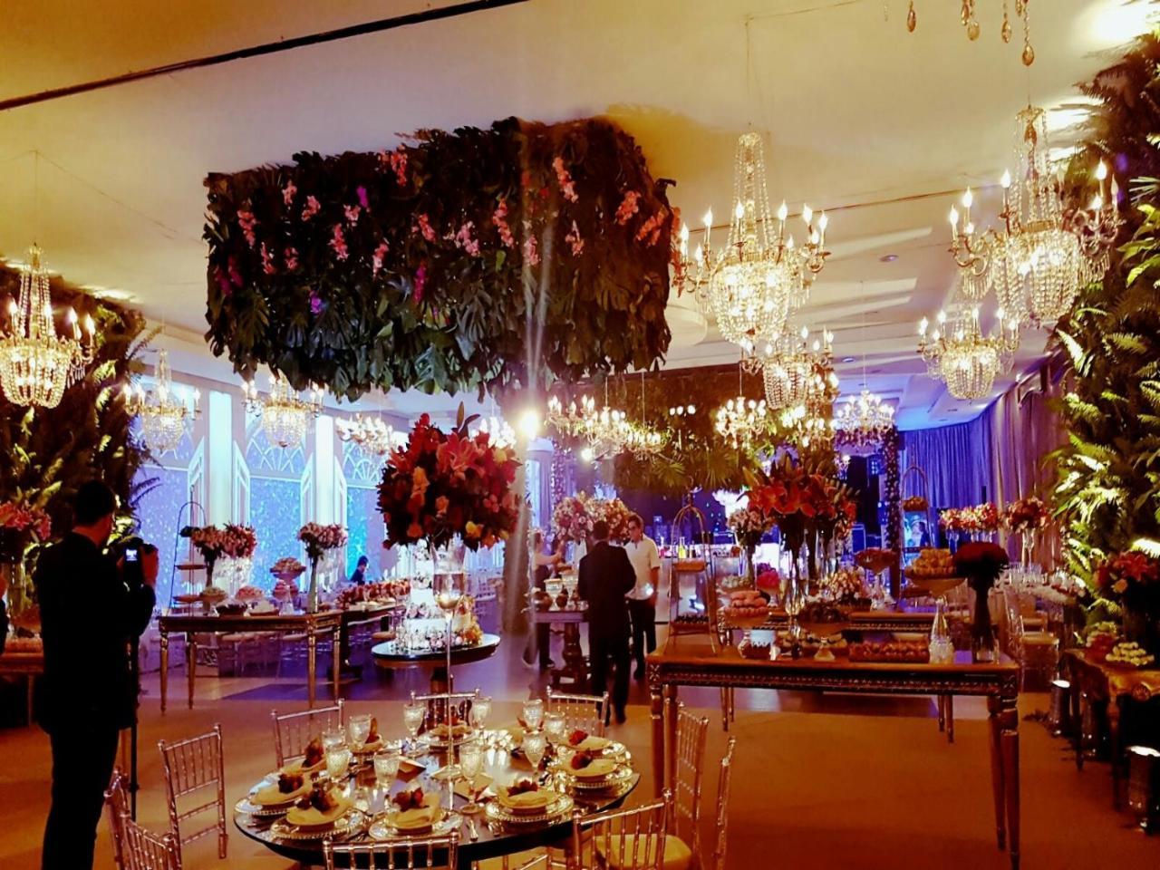 Hotel Tropical マナウス エクステリア 写真 The interior of the ballroom at the 2011 Met Gala