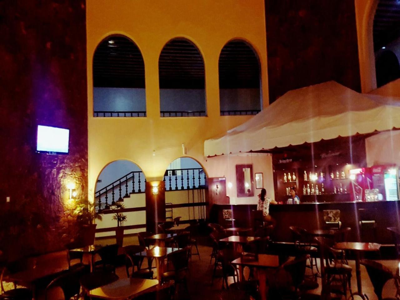 Hotel Tropical マナウス エクステリア 写真 The interior of the bar